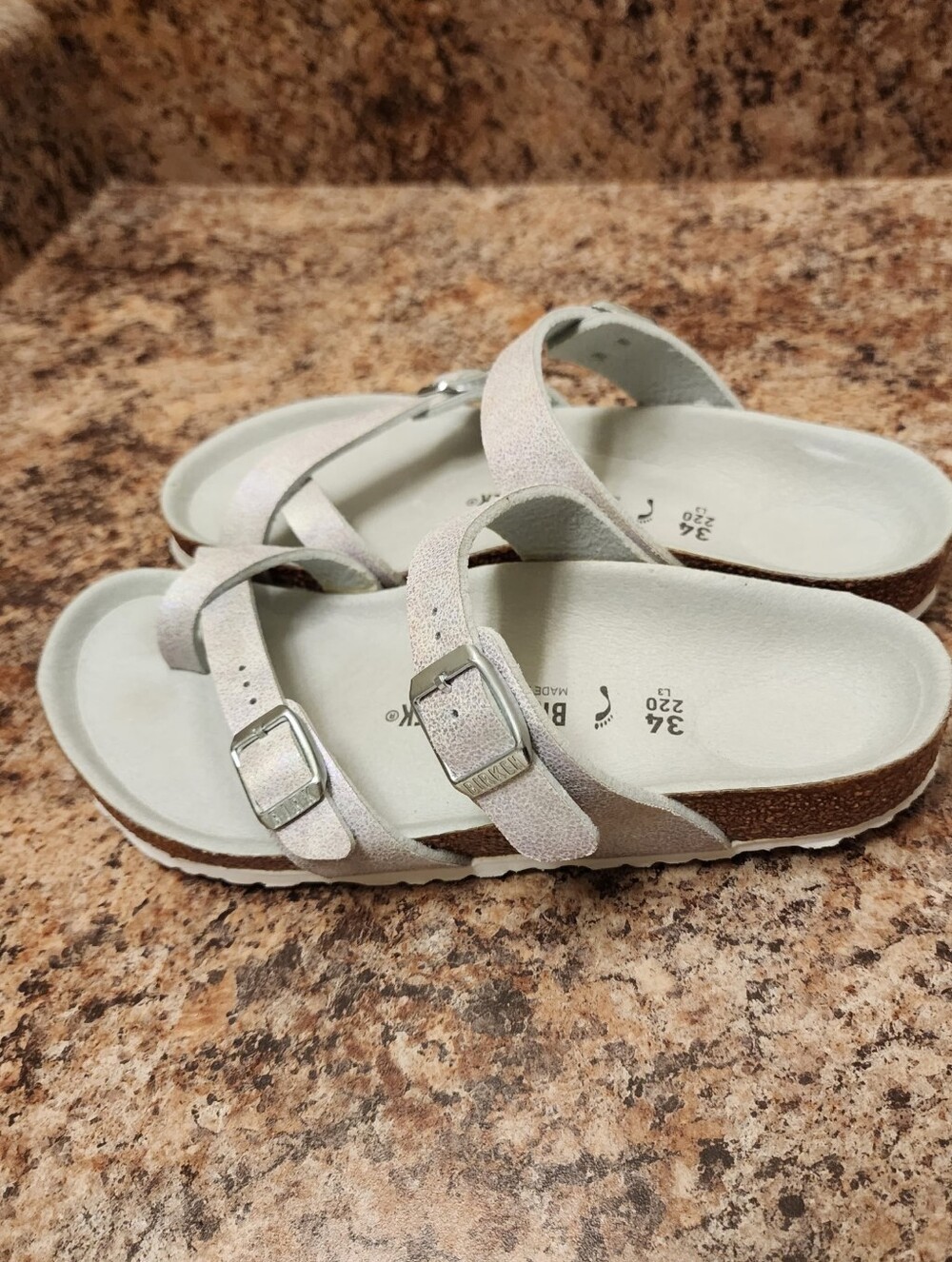 Birkenstock Mayari Iridescent Silver Metallic Toe Loop Sandals EU 34 Size 3